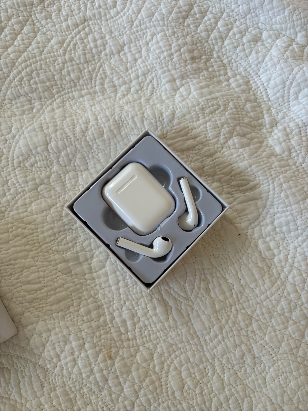 NEVER USED Wireless True Bluetooth Earbuds with Charging Case - White